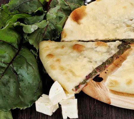 Картинка Осетинский пирог с сыром и свекольными листьями