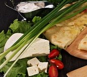 Картинка Осетинский пирог с сыром и зеленым луком